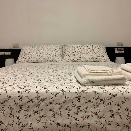 Temporary House Vicolo Colombina Apartment โบโลญญา ภายนอก รูปภาพ