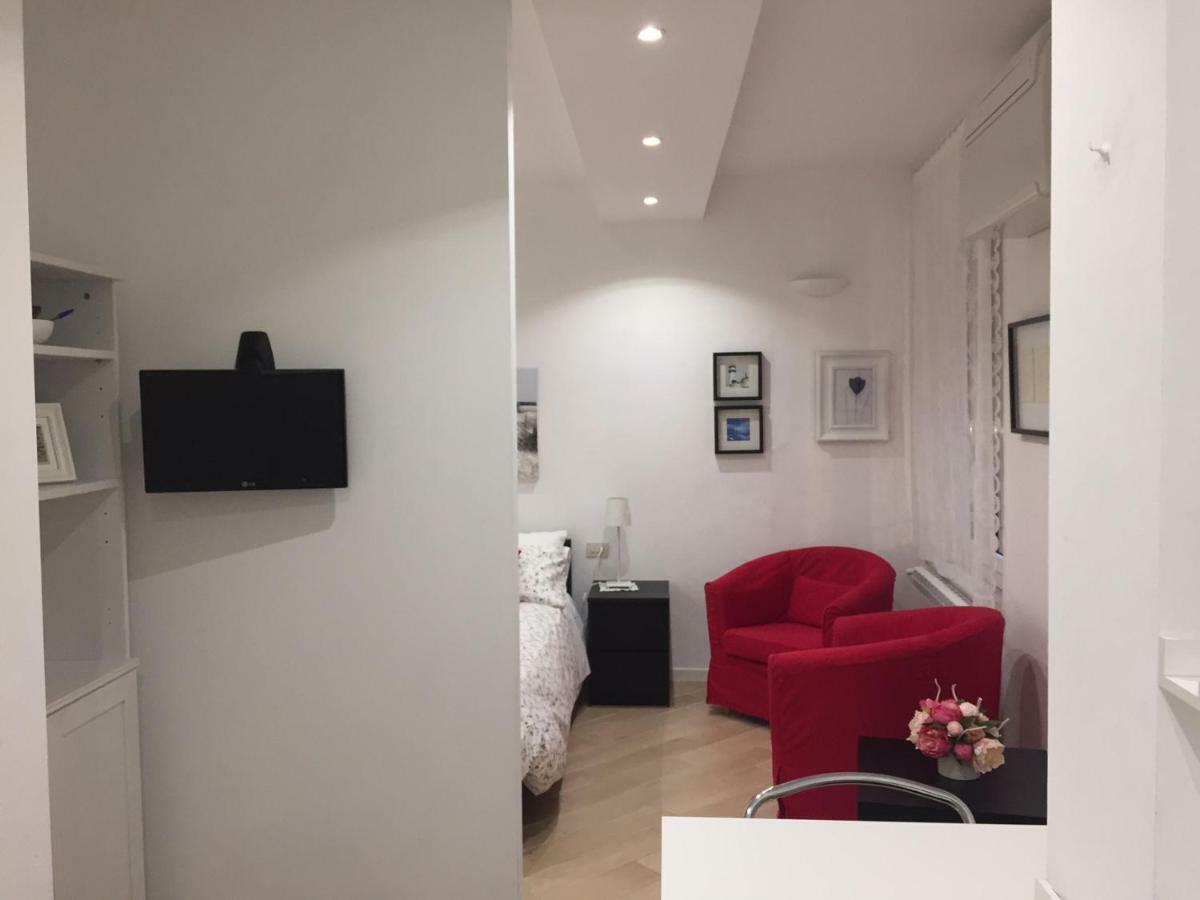 Temporary House Vicolo Colombina Apartment โบโลญญา ภายนอก รูปภาพ