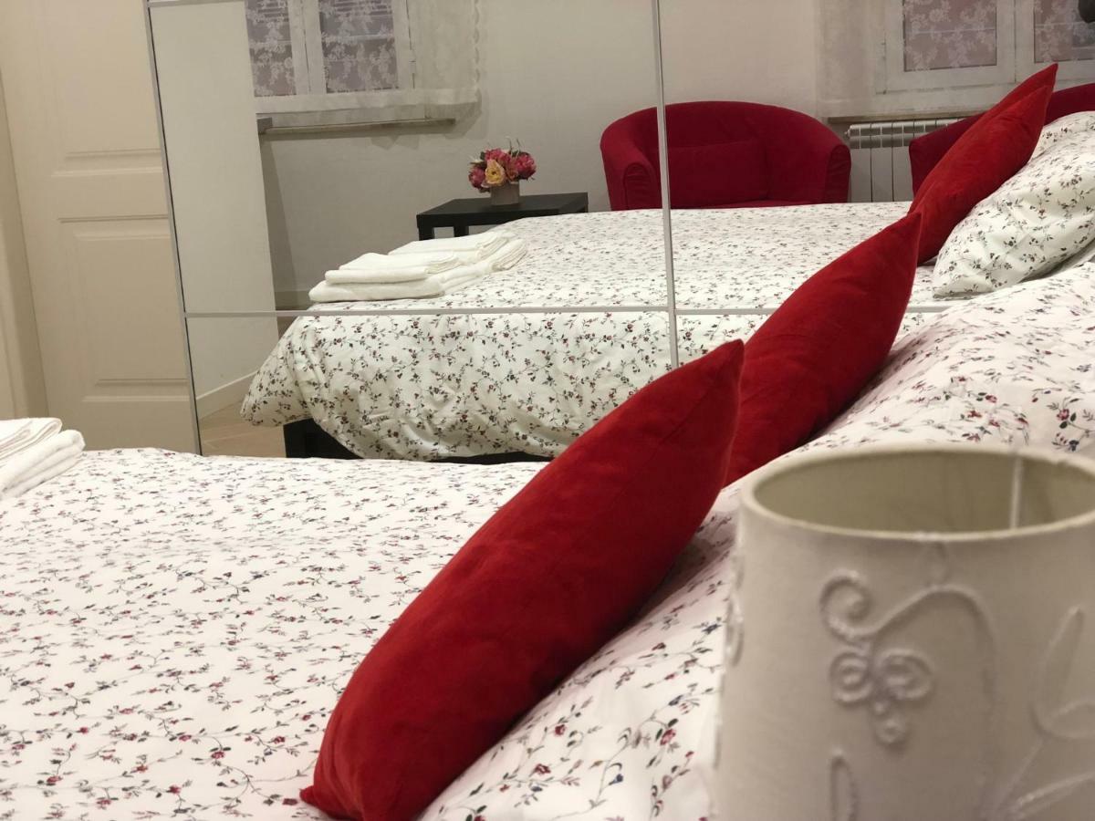Temporary House Vicolo Colombina Apartment โบโลญญา ภายนอก รูปภาพ