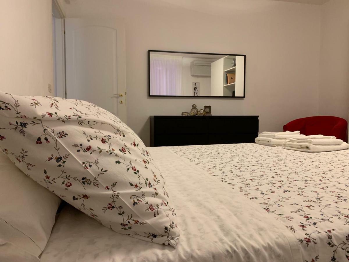 Temporary House Vicolo Colombina Apartment โบโลญญา ภายนอก รูปภาพ