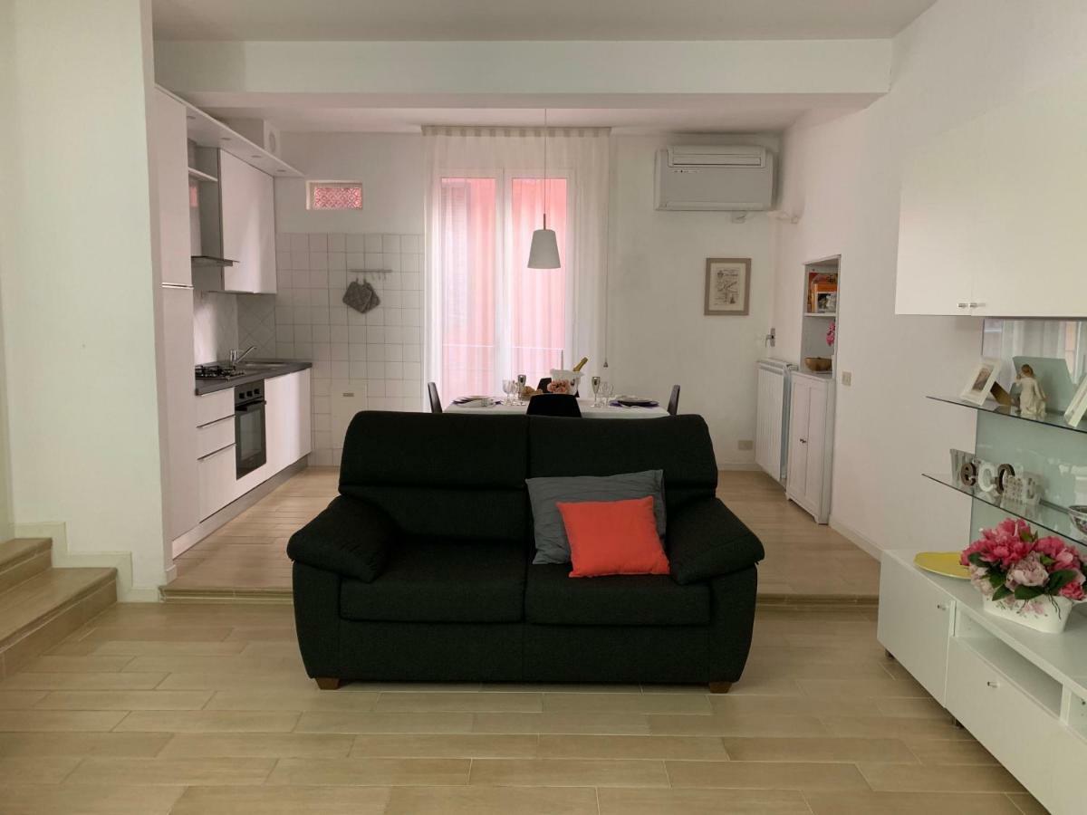Temporary House Vicolo Colombina Apartment โบโลญญา ภายนอก รูปภาพ